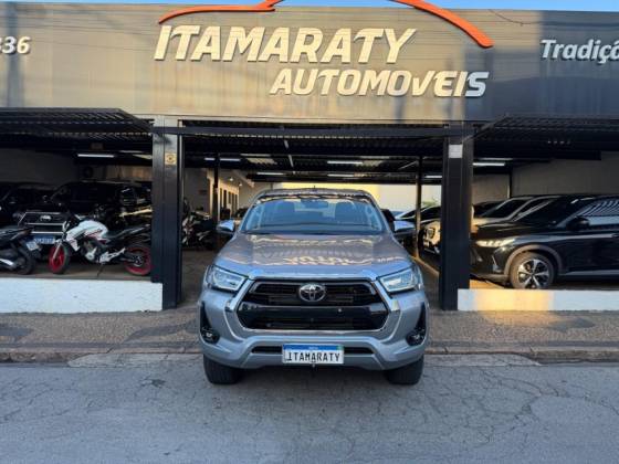 TOYOTA HILUX 2.8 D-4D TURBO DIESEL CD SRX 4X4 AUTOMÁTICO TOYOTA HILUX 2.8 D-4D TURBO DIESEL CD SRX 4X4 AUTOMÁTICO